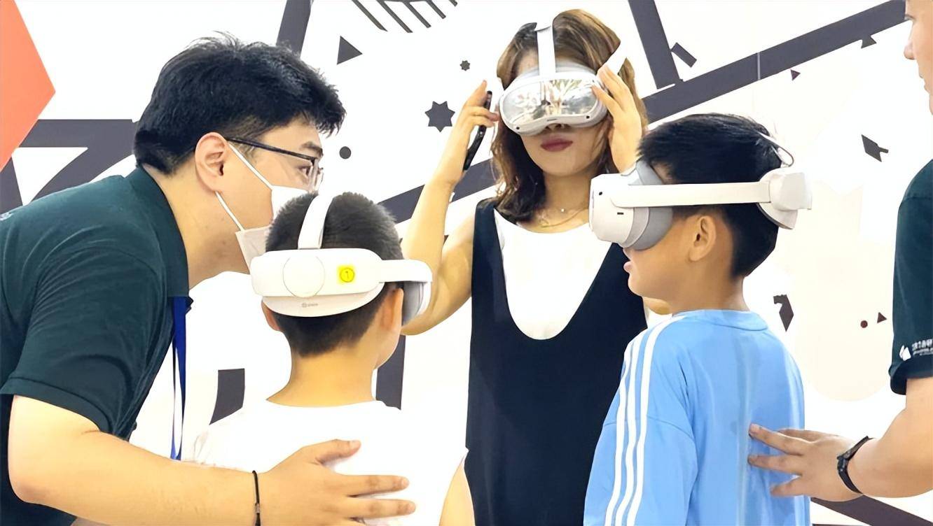 头VR大空间引爆全民热潮体验未来的娱乐世界欢乐码(图2)